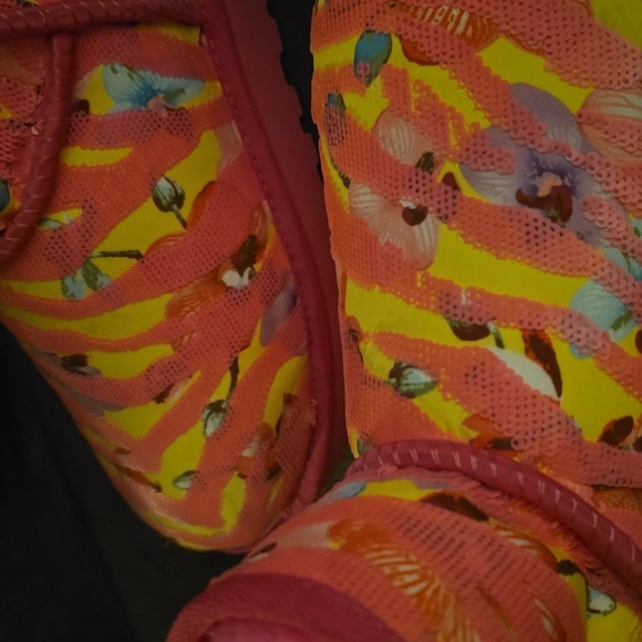 Womens Uggs - Picture 5 of 6